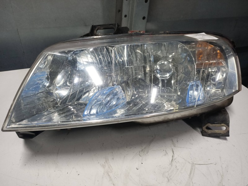 Recambio de faro izquierdo para fiat stilo (192) 1.6 16v referencia OEM IAM   