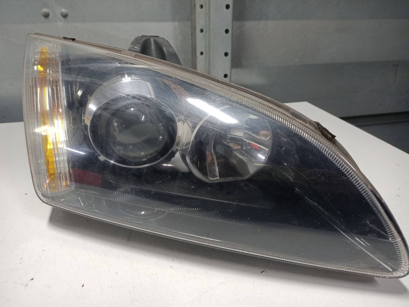 Recambio de faro derecho para ford focus berlina (cap) 2.0 tdci cat referencia OEM IAM 4M5113W029ND  