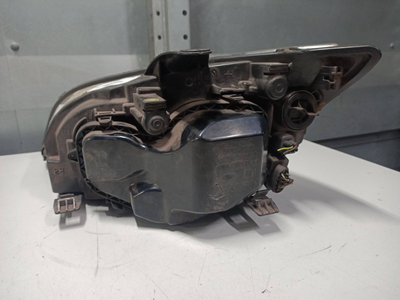 Recambio de faro derecho para ford focus berlina (cap) 2.0 tdci cat referencia OEM IAM 4M5113W029ND  