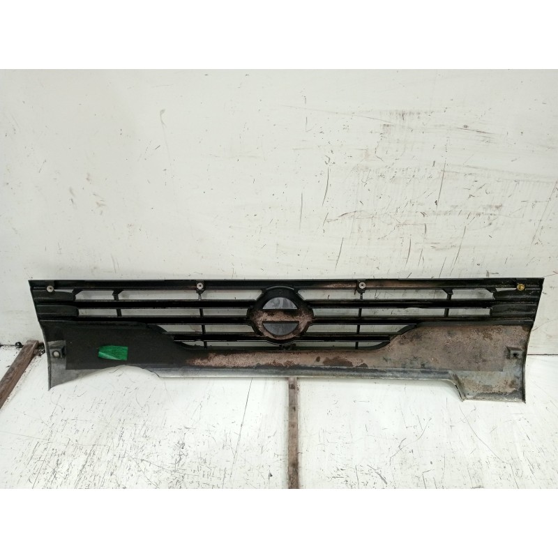 Recambio de rejilla delantera para nissan cabstar 09.06 cabstar 35.xx cabina simple cabina individual referencia OEM IAM   