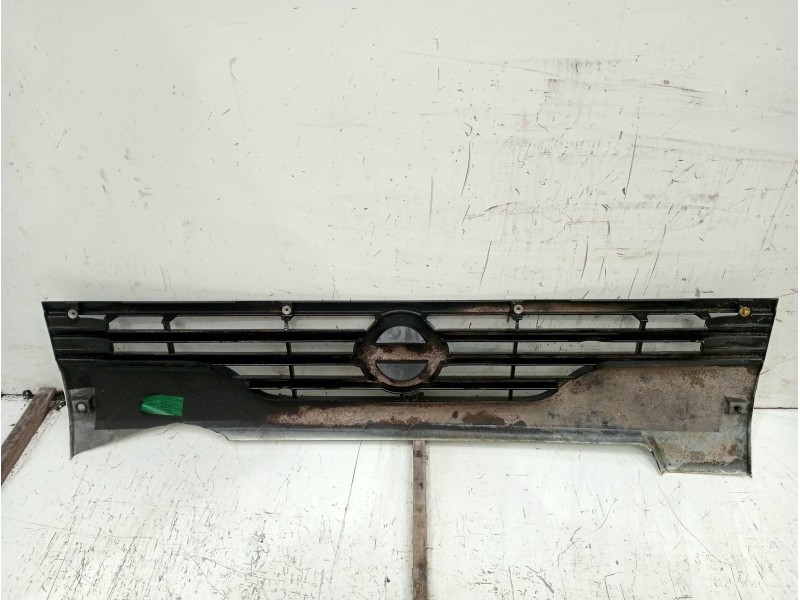 Recambio de rejilla delantera para nissan cabstar 09.06 cabstar 35.xx cabina simple cabina individual referencia OEM IAM   