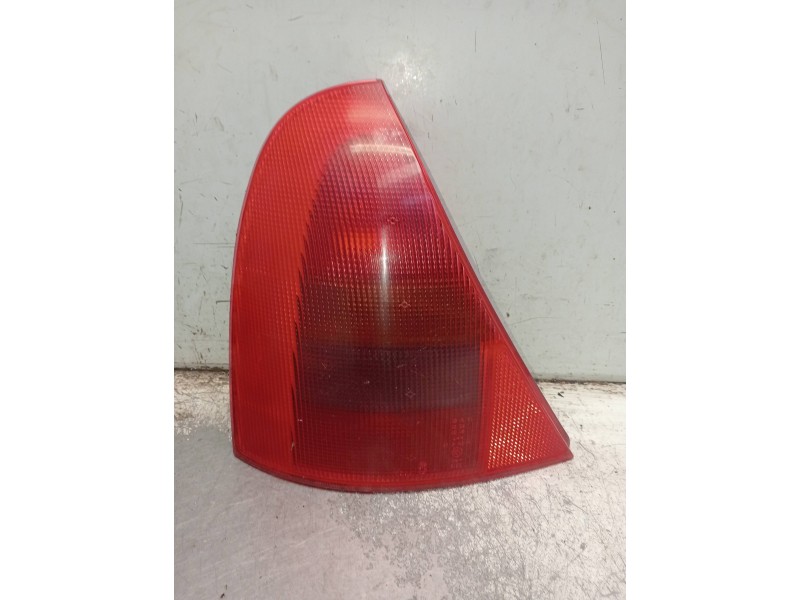 Recambio de piloto trasero izquierdo para renault clio ii fase i (b/cbo) 1.6 rt b/cboa/f referencia OEM IAM   