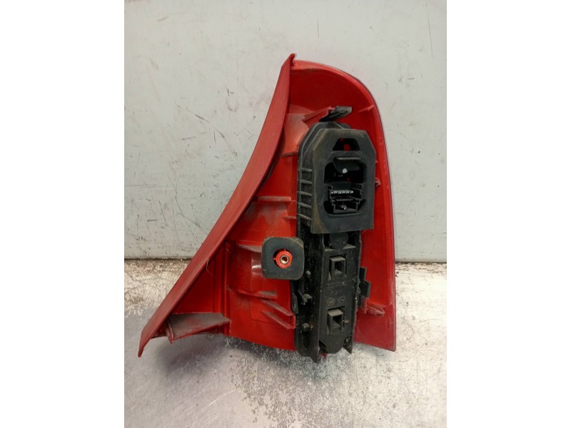 Recambio de piloto trasero izquierdo para renault clio ii fase i (b/cbo) 1.6 rt b/cboa/f referencia OEM IAM   