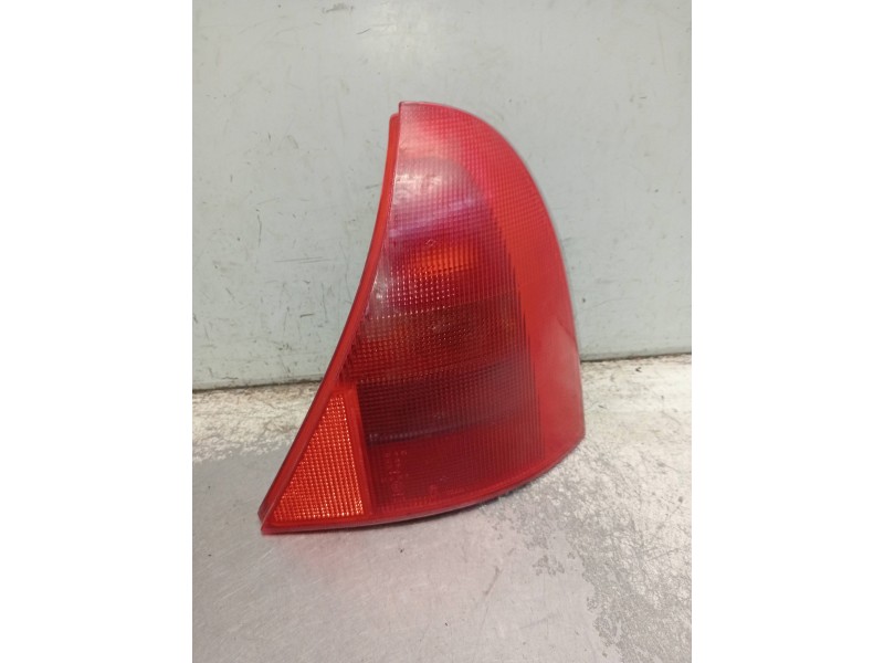 Recambio de piloto trasero derecho para renault clio ii fase i (b/cbo) 1.6 rt b/cboa/f referencia OEM IAM   