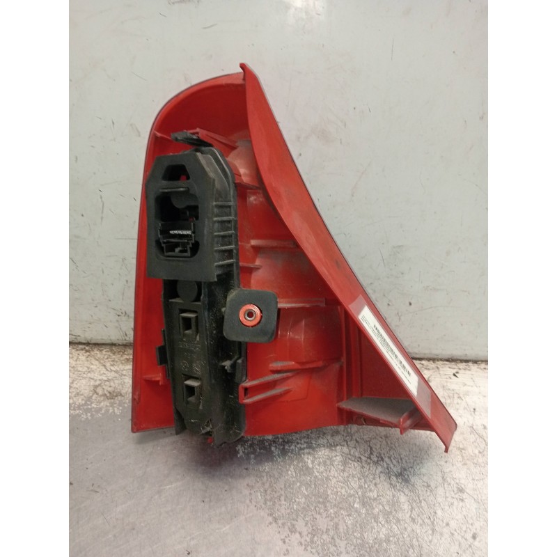 Recambio de piloto trasero derecho para renault clio ii fase i (b/cbo) 1.6 rt b/cboa/f referencia OEM IAM   