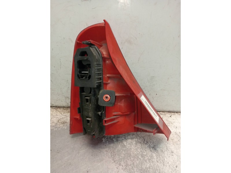 Recambio de piloto trasero derecho para renault clio ii fase i (b/cbo) 1.6 rt b/cboa/f referencia OEM IAM   