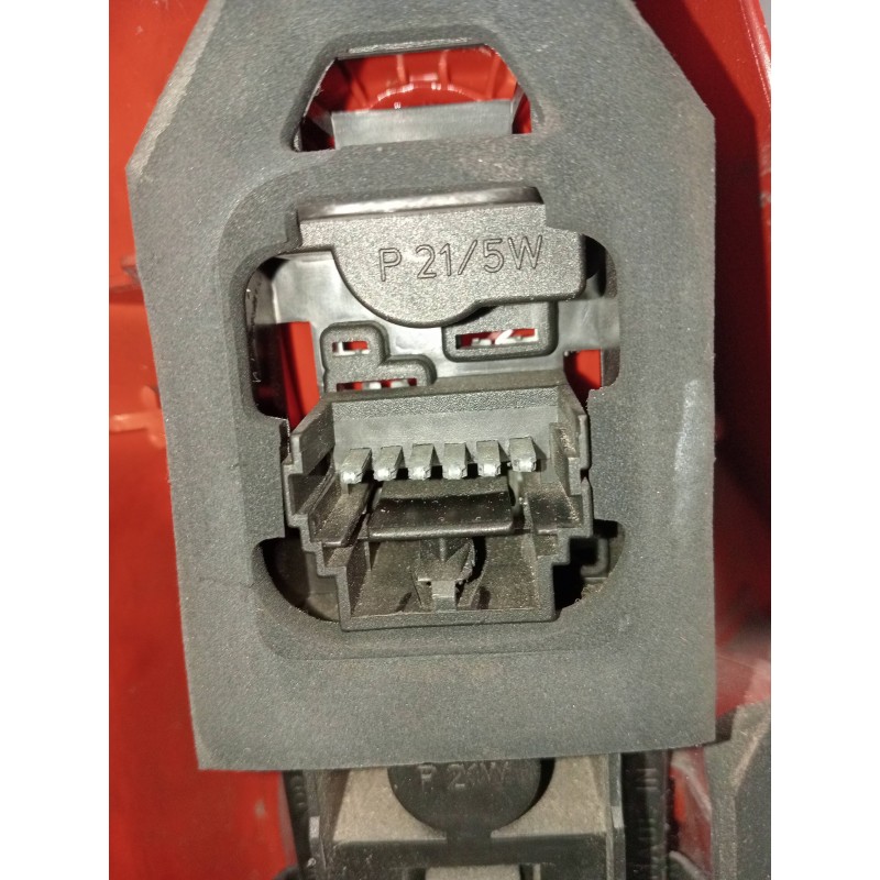 Recambio de piloto trasero derecho para renault clio ii fase i (b/cbo) 1.6 rt b/cboa/f referencia OEM IAM   