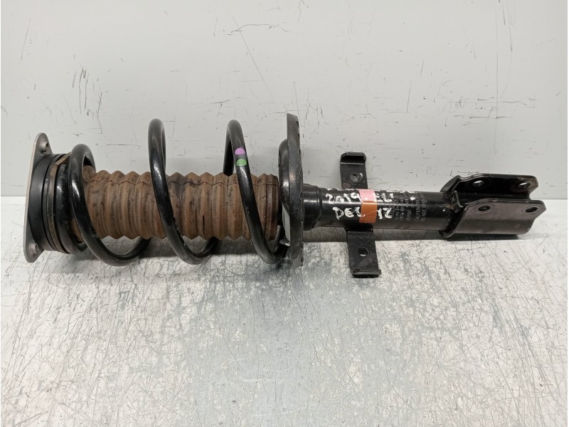 Recambio de amortiguador delantero izquierdo para renault zoe referencia OEM IAM 543028406R  