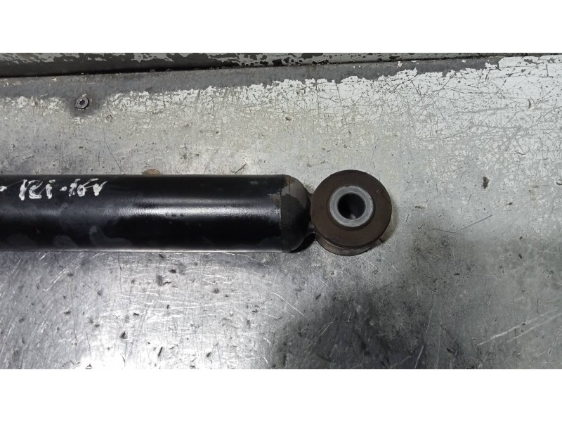 Recambio de amortiguador trasero derecho para renault clio iii referencia OEM IAM 8200676769  