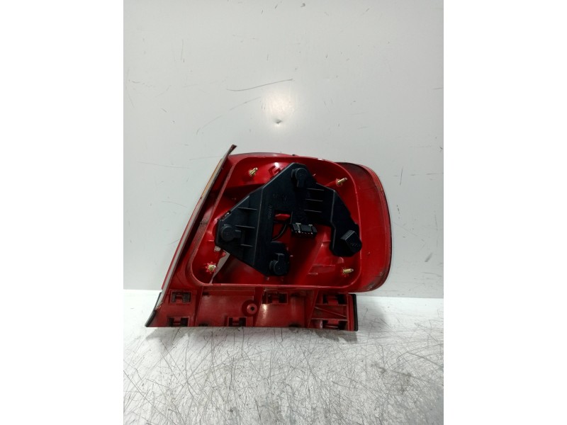 Recambio de piloto trasero izquierdo para audi a4 berlina (b5) 1.8 referencia OEM IAM   