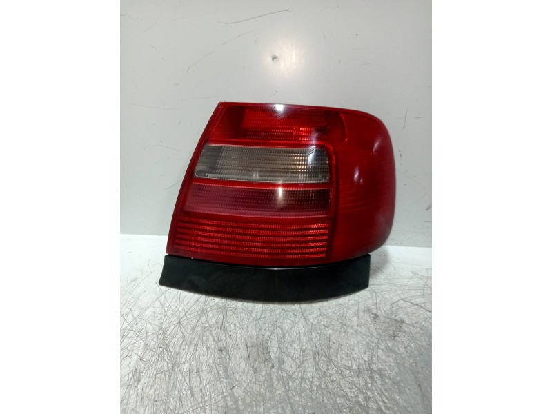 Recambio de piloto trasero derecho para audi a4 berlina (b5) 1.9 tdi referencia OEM IAM   