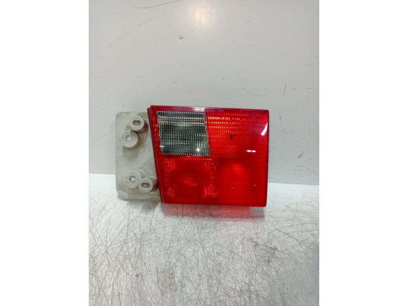 Recambio de piloto trasero izquierdo interior para audi a6 berlina (c4) 2.5 tdi referencia OEM IAM    Recambio de piloto trasero izquierdo interior para audi a6 berlina (c4) 2.5 tdi referencia OEM IAM