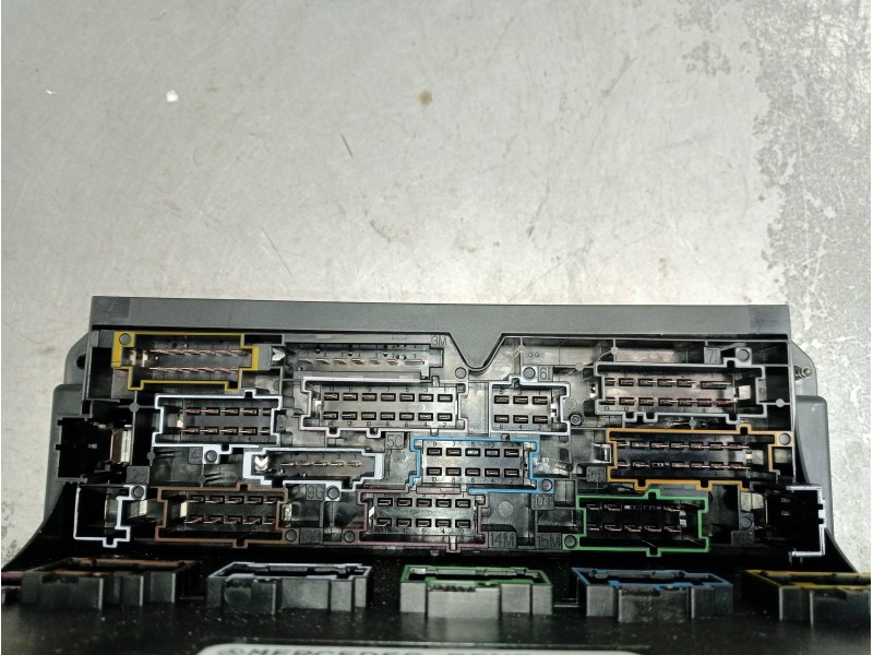 Recambio de caja reles / fusibles para mercedes clase clk (w207) coupe e 220 cdi blueefficiency (207.302) referencia OEM IAM A21