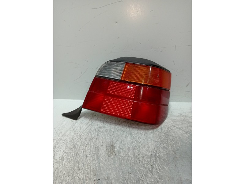 Recambio de piloto trasero derecho para bmw serie 3 berlina (e30) referencia OEM IAM    Recambio de piloto trasero derecho para bmw serie 3 berlina (e30) referencia OEM IAM