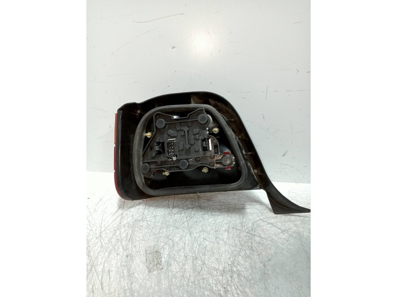 Recambio de piloto trasero derecho para bmw serie 3 berlina (e30) referencia OEM IAM    Recambio de piloto trasero derecho para bmw serie 3 berlina (e30) referencia OEM IAM