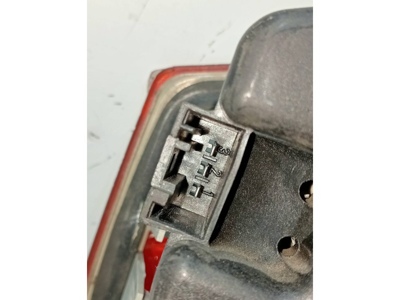 Recambio de piloto trasero izquierdo interior para bmw serie 3 touring (e46) 320i referencia OEM IAM   