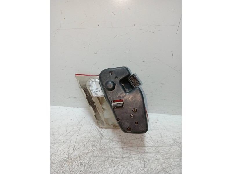 Recambio de piloto trasero derecho interior para bmw serie 3 coupe (e46) 2.0 16v cat referencia OEM IAM   