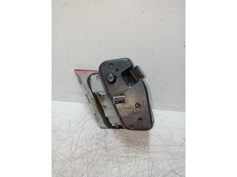 Recambio de piloto trasero derecho interior para bmw serie 3 coupe (e46) 328 ci referencia OEM IAM   