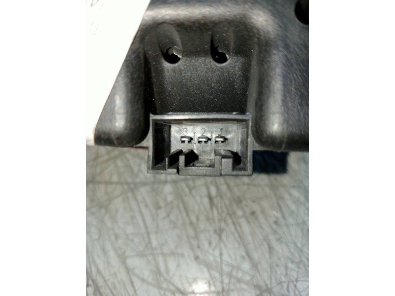 Recambio de piloto trasero derecho interior para bmw serie 3 berlina (e46) referencia OEM IAM   