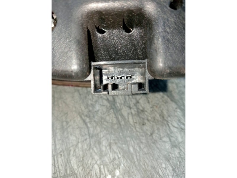 Recambio de piloto trasero derecho interior para bmw serie 3 berlina (e46) 320d referencia OEM IAM    Recambio de piloto trasero derecho interior para bmw serie 3 berlina (e46) 320d referencia OEM IAM