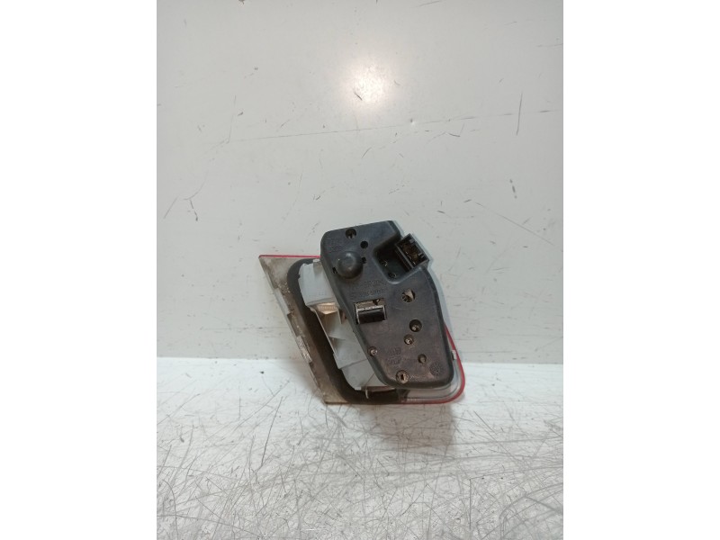 Recambio de piloto trasero derecho interior para bmw serie 3 coupe (e46) 320 ci referencia OEM IAM   