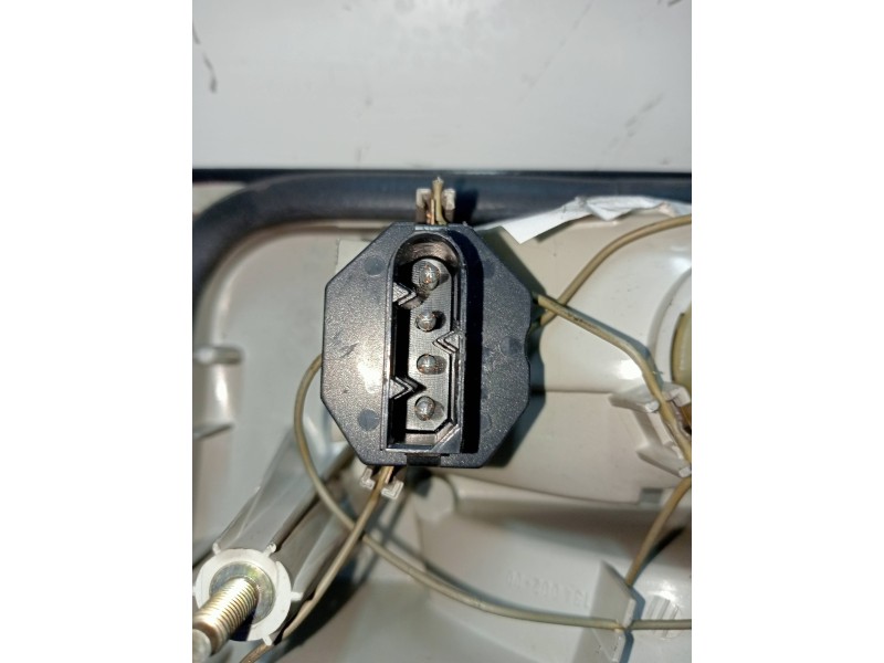 Recambio de piloto trasero derecho interior para bmw serie 5 berlina (e34) 524td referencia OEM IAM 1384012R  