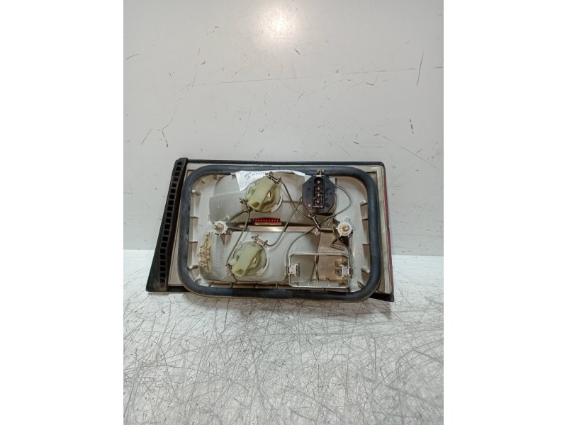 Recambio de piloto trasero izquierdo interior para bmw serie 5 berlina (e34) 524td referencia OEM IAM 1384011L  