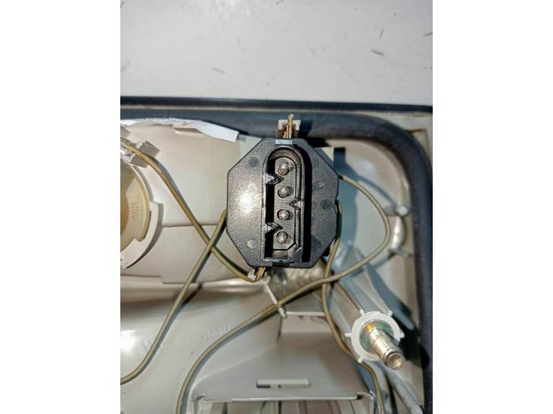 Recambio de piloto trasero izquierdo interior para bmw serie 5 berlina (e34) 524td referencia OEM IAM 1384011L  