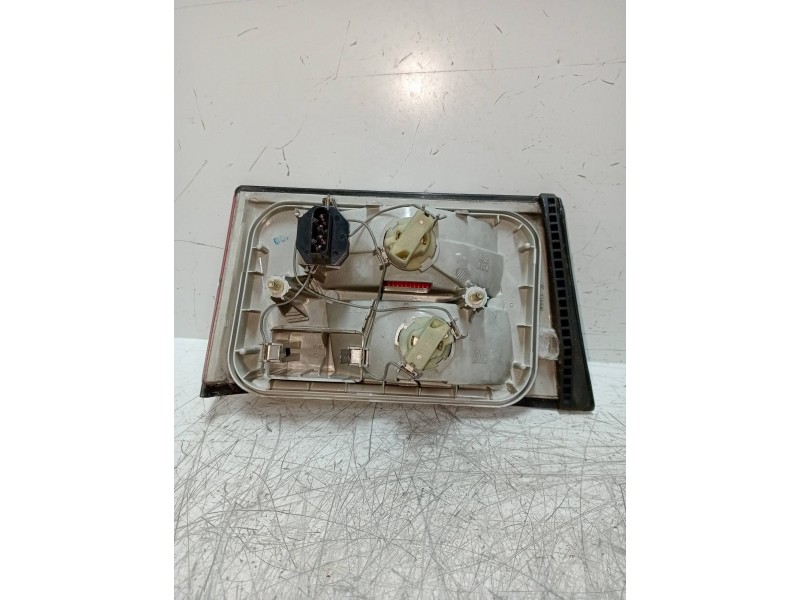 Recambio de piloto trasero derecho interior para bmw serie 5 berlina (e34) referencia OEM IAM   