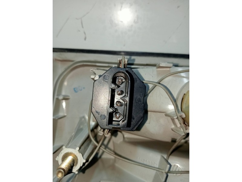 Recambio de piloto trasero derecho interior para bmw serie 5 berlina (e34) referencia OEM IAM   