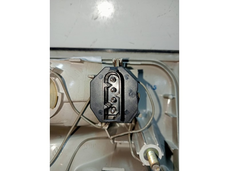 Recambio de piloto trasero izquierdo interior para bmw serie 5 berlina (e34) referencia OEM IAM   