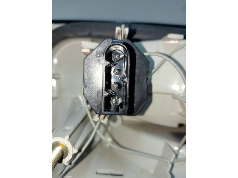 Recambio de piloto trasero derecho interior para bmw serie 5 berlina (e34) 520i (110kw) referencia OEM IAM 1384012R  