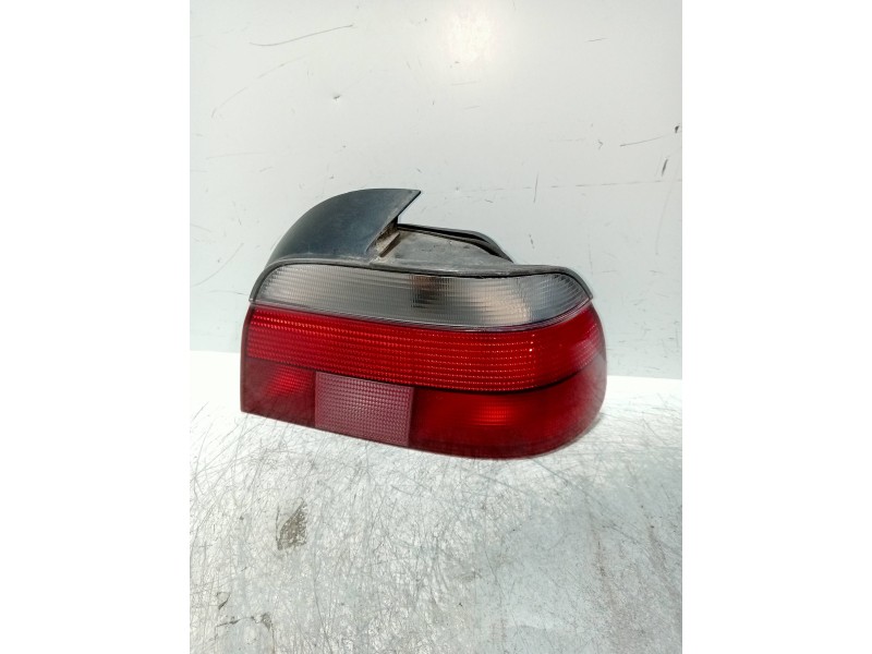 Recambio de piloto trasero derecho para bmw serie 5 berlina (e39) 525tds referencia OEM IAM 8358032  