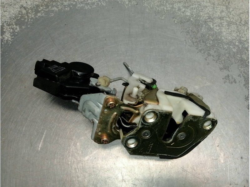 Recambio de motor cierre centralizado trasero derecho para mitsubishi galant berlina (ea0) 2500 v6 24v referencia OEM IAM MR3493