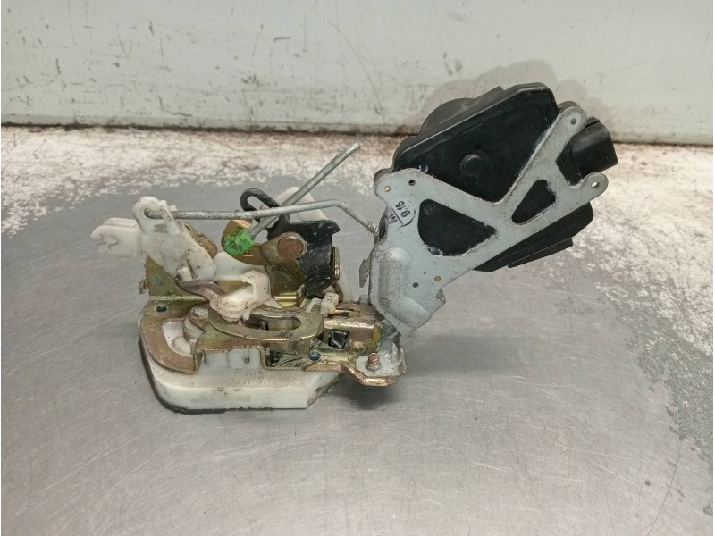 Recambio de motor cierre centralizado trasero derecho para mitsubishi galant berlina (ea0) 2500 v6 24v referencia OEM IAM MR3493