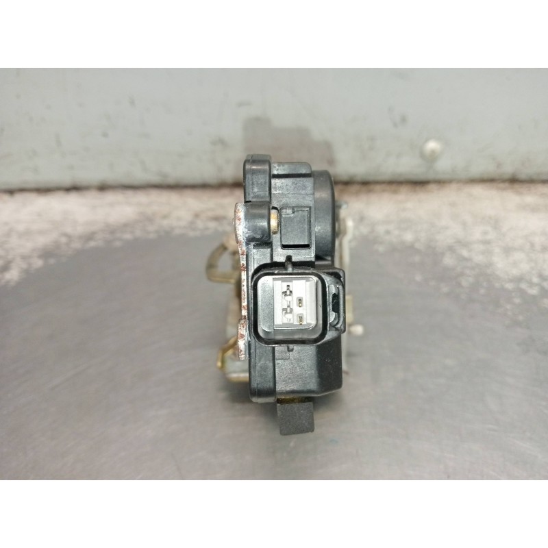 Recambio de motor cierre centralizado trasero derecho para mitsubishi galant berlina (ea0) 2500 v6 24v referencia OEM IAM MR3493