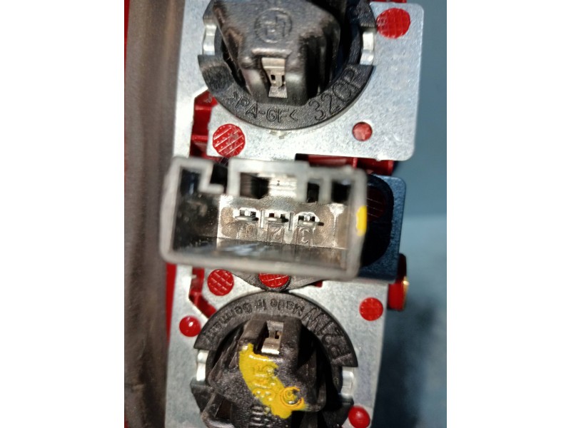 Recambio de piloto trasero izquierdo interior para bmw x5 (e53) 3.0d referencia OEM IAM 840901109   Recambio de piloto trasero izquierdo interior para bmw x5 (e53) 3.0d referencia OEM IAM 840901109