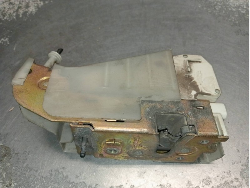 Recambio de motor cierre centralizado trasero derecho para ford fiesta berlina ghia referencia OEM IAM 98FGA264A26RE  5P