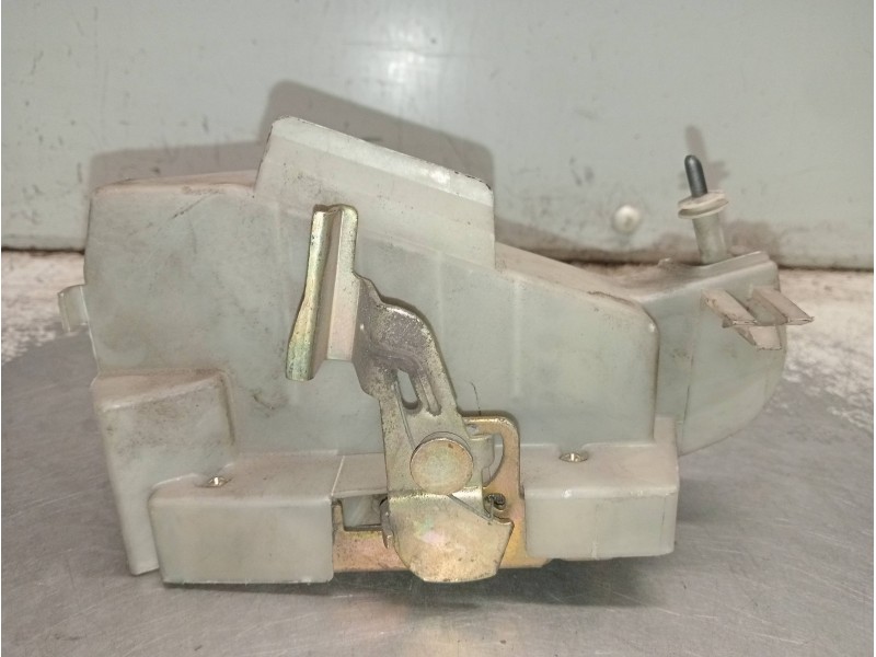 Recambio de motor cierre centralizado trasero derecho para ford fiesta berlina ghia referencia OEM IAM 98FGA264A26RE  5P