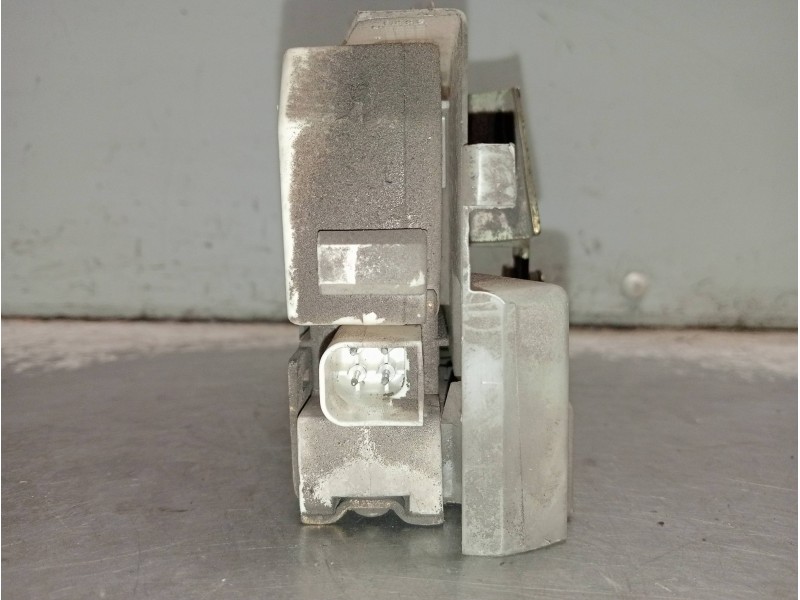 Recambio de motor cierre centralizado trasero derecho para ford fiesta berlina ghia referencia OEM IAM 98FGA264A26RE  5P