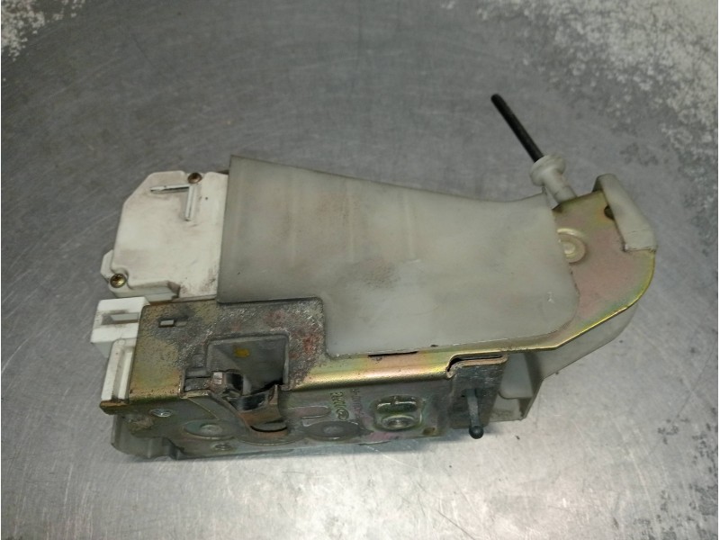 Recambio de motor cierre centralizado trasero izquierdo para ford fiesta berlina ghia referencia OEM IAM 96FGA264A27RE  5P