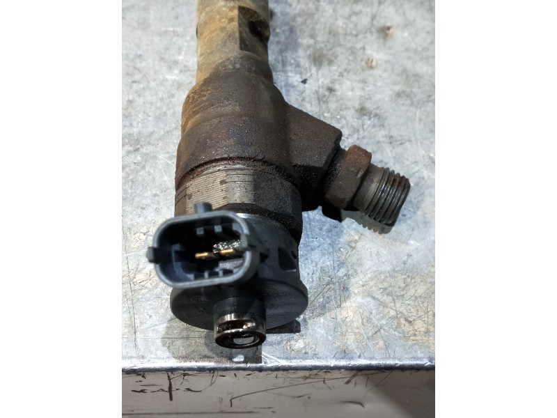 Recambio de inyector para dacia dokker 1.5 dci diesel fap cat referencia OEM IAM 0445110485 H8201108033 BOSCH