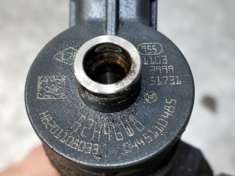 Recambio de inyector para dacia dokker 1.5 dci diesel fap cat referencia OEM IAM 0445110485 H8201108033 BOSCH