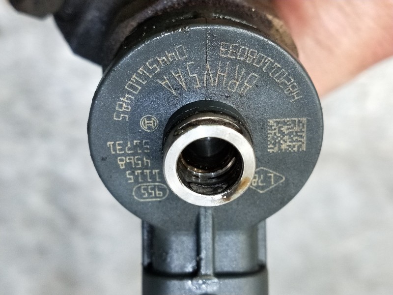 Recambio de inyector para dacia dokker 1.5 dci diesel fap cat referencia OEM IAM 0445110485 H8201108033 BOSCH