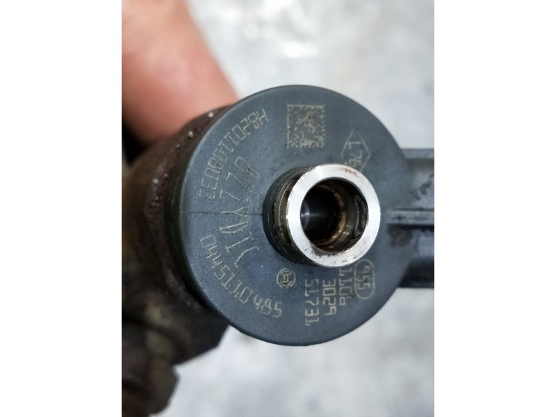 Recambio de inyector para dacia dokker 1.5 dci diesel fap cat referencia OEM IAM 0445110485 H8201108033 BOSCH