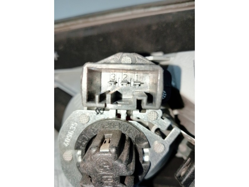 Recambio de piloto trasero izquierdo interior para bmw x3 (e83) 2.0d referencia OEM IAM 63213420203  