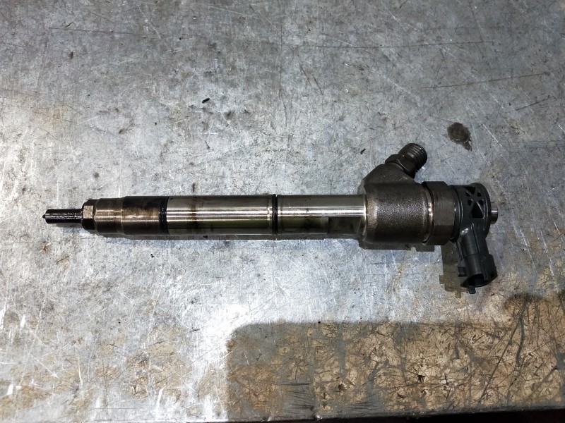 Recambio de inyector para kia cee´d sporty wagon drive referencia OEM IAM 0445110589 338002A610 BOSCH