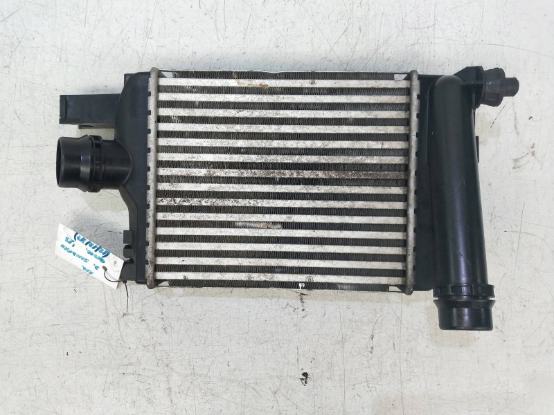Recambio de intercooler para dacia sandero 0.9 tce cat referencia OEM IAM 144963014R  