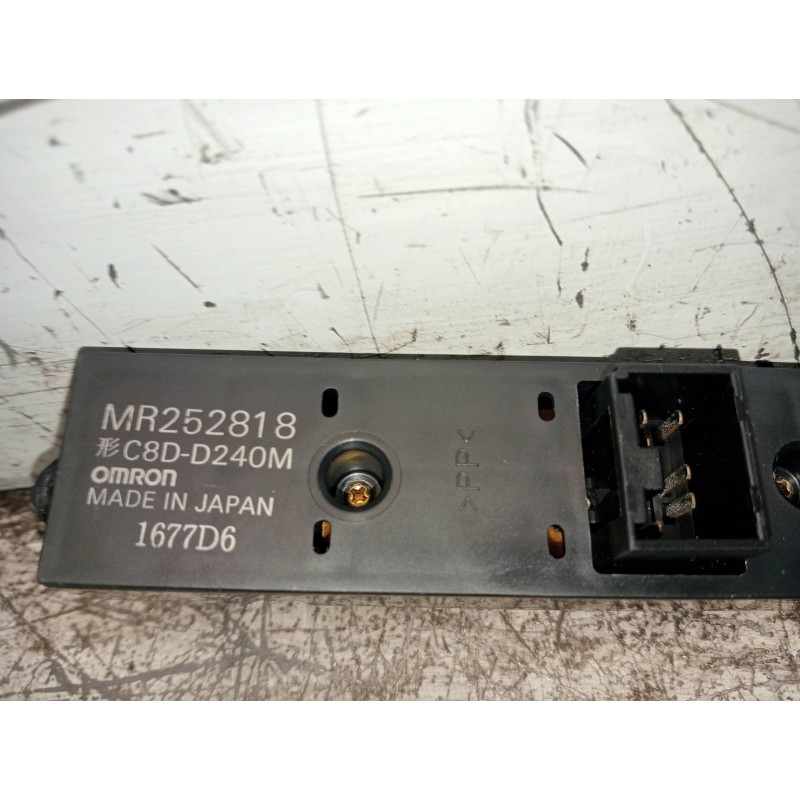 Recambio de mando elevalunas delantero derecho para mitsubishi galant berlina (ea0) 2500 v6 24v referencia OEM IAM MR252818 C8DD