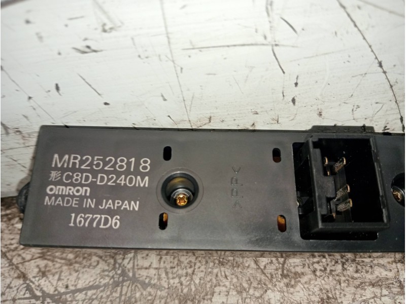 Recambio de mando elevalunas delantero derecho para mitsubishi galant berlina (ea0) 2500 v6 24v referencia OEM IAM MR252818 C8DD